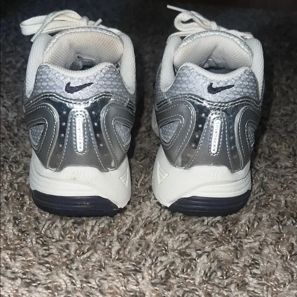 Nike Air Pegasus Metallic Silver and White Shoes - Picture 4 of 8